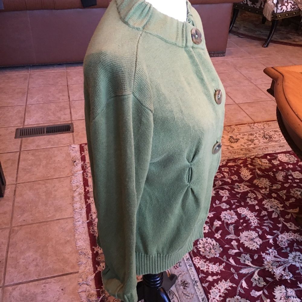 VINCE SPRING Moss Green Sweater! - Picture 4 of 8
